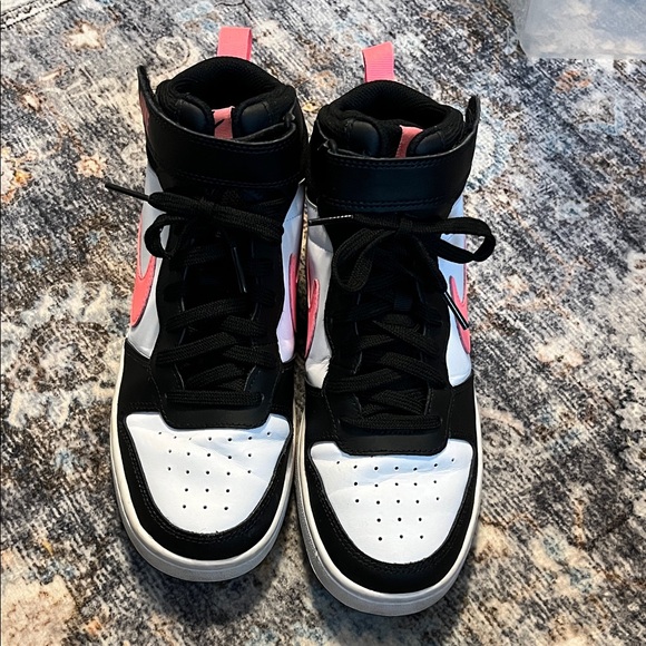 Nike black pink and white sneakers. Size 6 - Picture 2 of 5